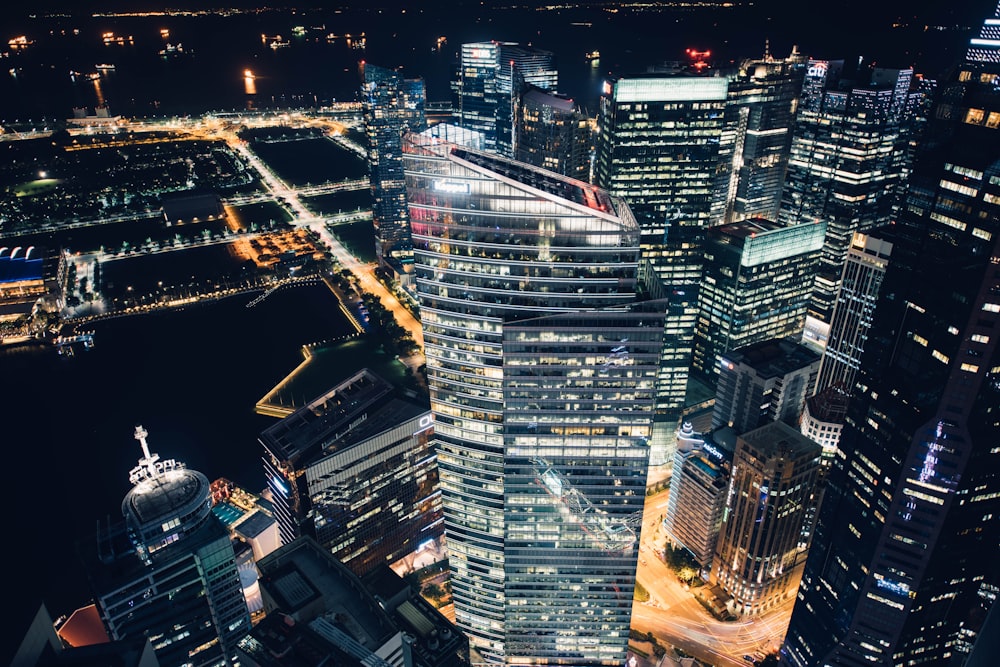 高層ビルの空中写真