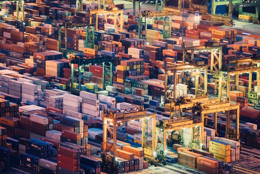 Bãi container nhìn từ trên cao