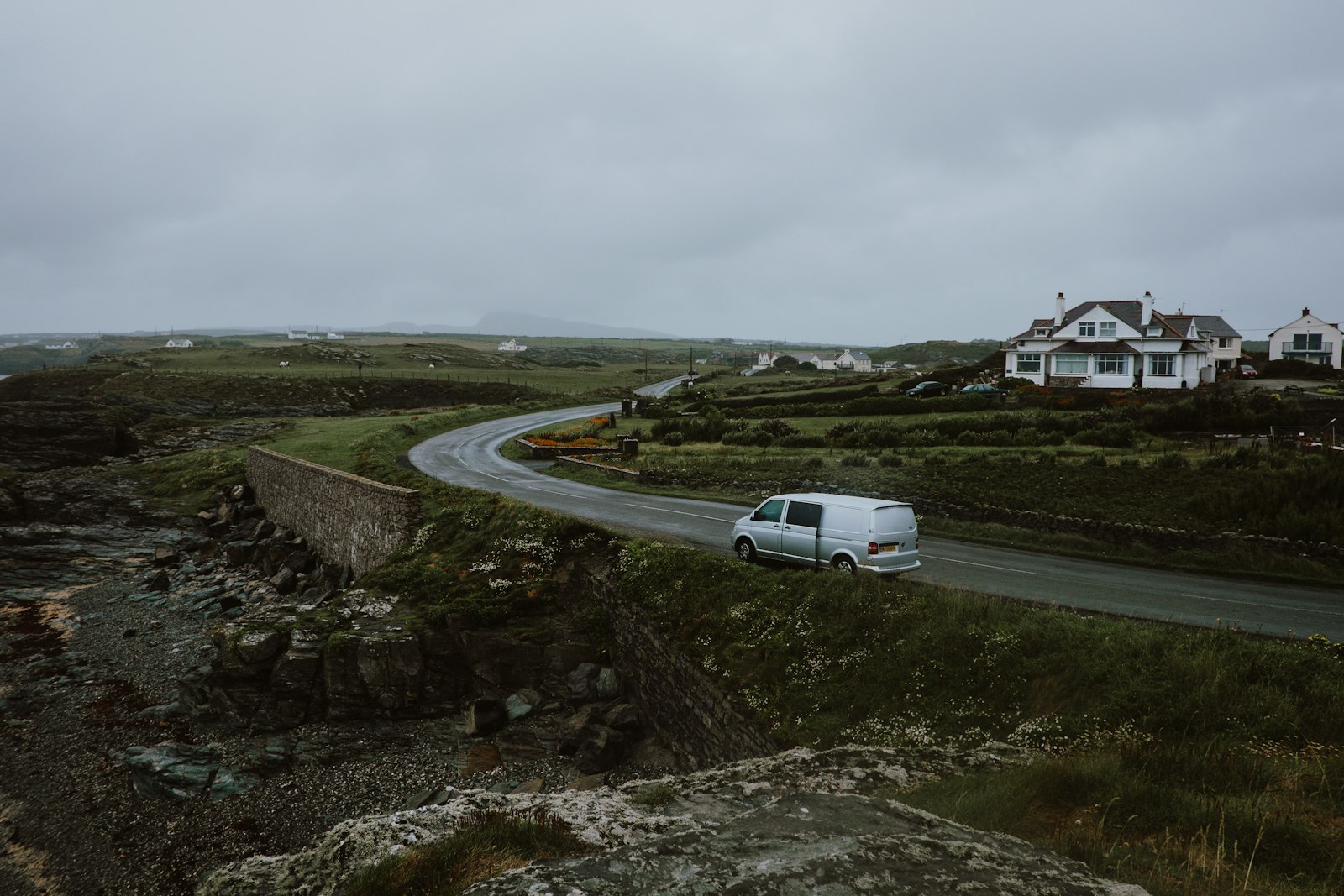 Fujifilm X-E2 + Fujifilm XF 18mm F2 R sample photo. White panel van moving photography