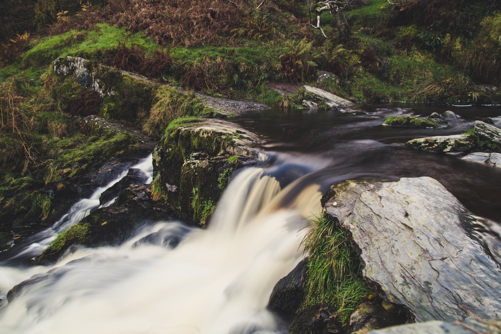 photo timelapse du flux à la journée