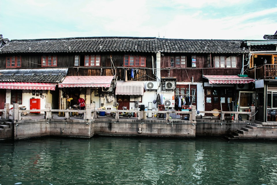 A traditional building beside a dock along Zhujiajiao's old street