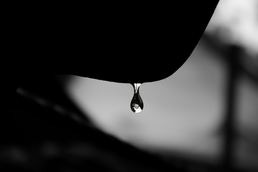 Prise de vue macro d’une goutte d’eau