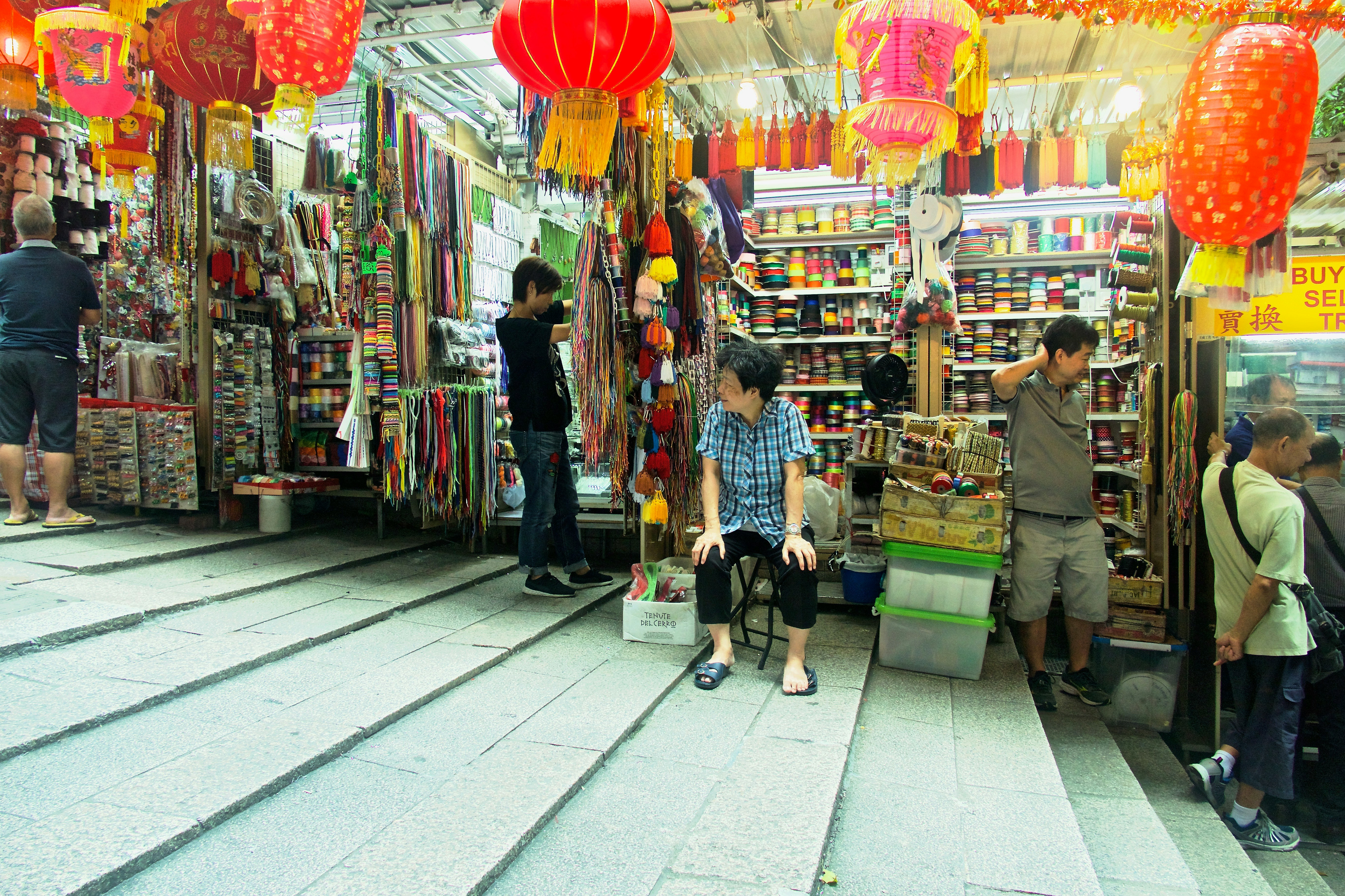 The Hardy-Weinberg Equilibrium: Evolution's Null Hypothesis