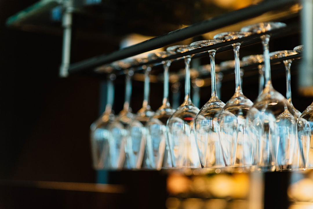 piled wine glass set hanging,