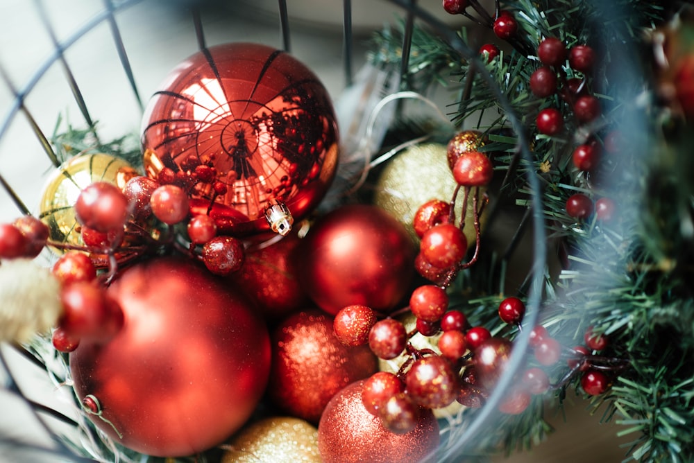 photo en gros plan de boules de Noël