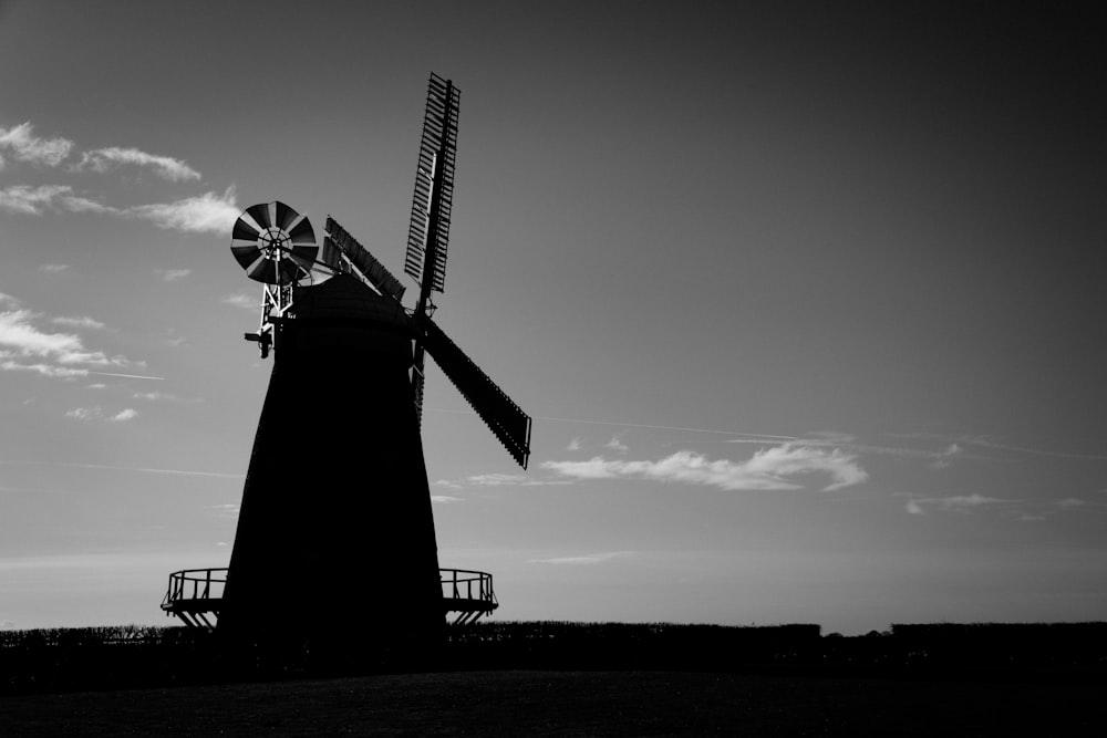 silhouette de moulin à vent