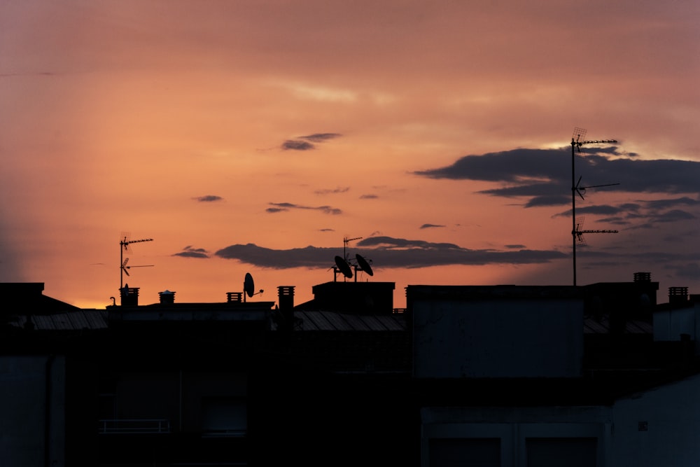 Casas durante la puesta de sol