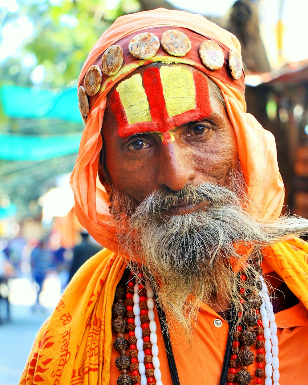 Homem tradicional dos homens durante o dia