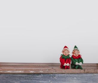 two elf on the shelf figurines