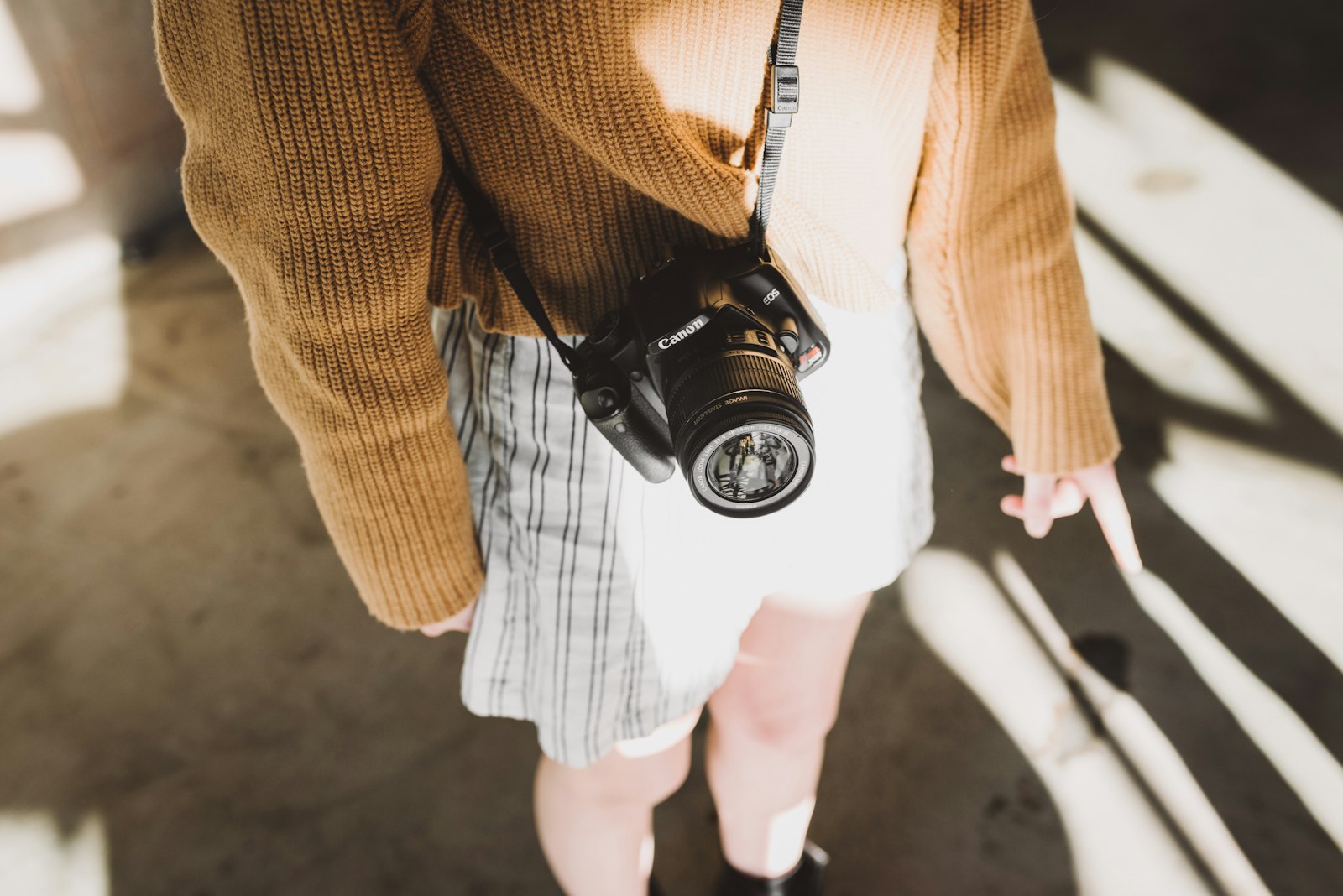 Nikon D810 + Sigma 35mm F1.4 DG HSM Art sample photo. Woman wearing brown sweater photography