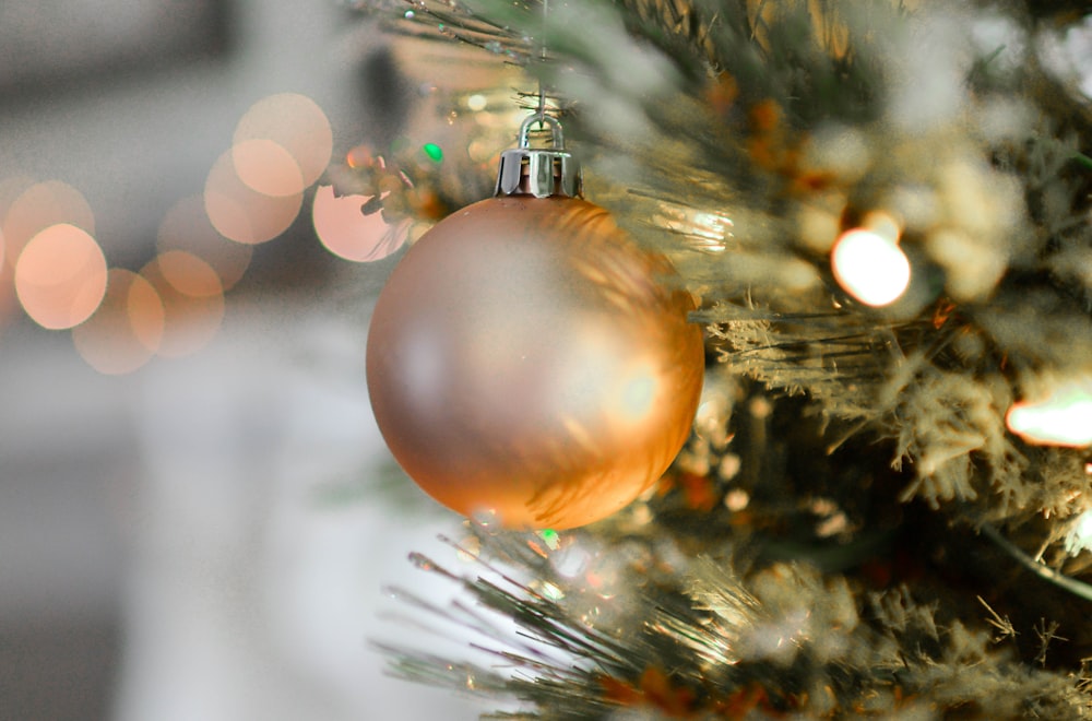 closeup photography of brown Christmas bauble