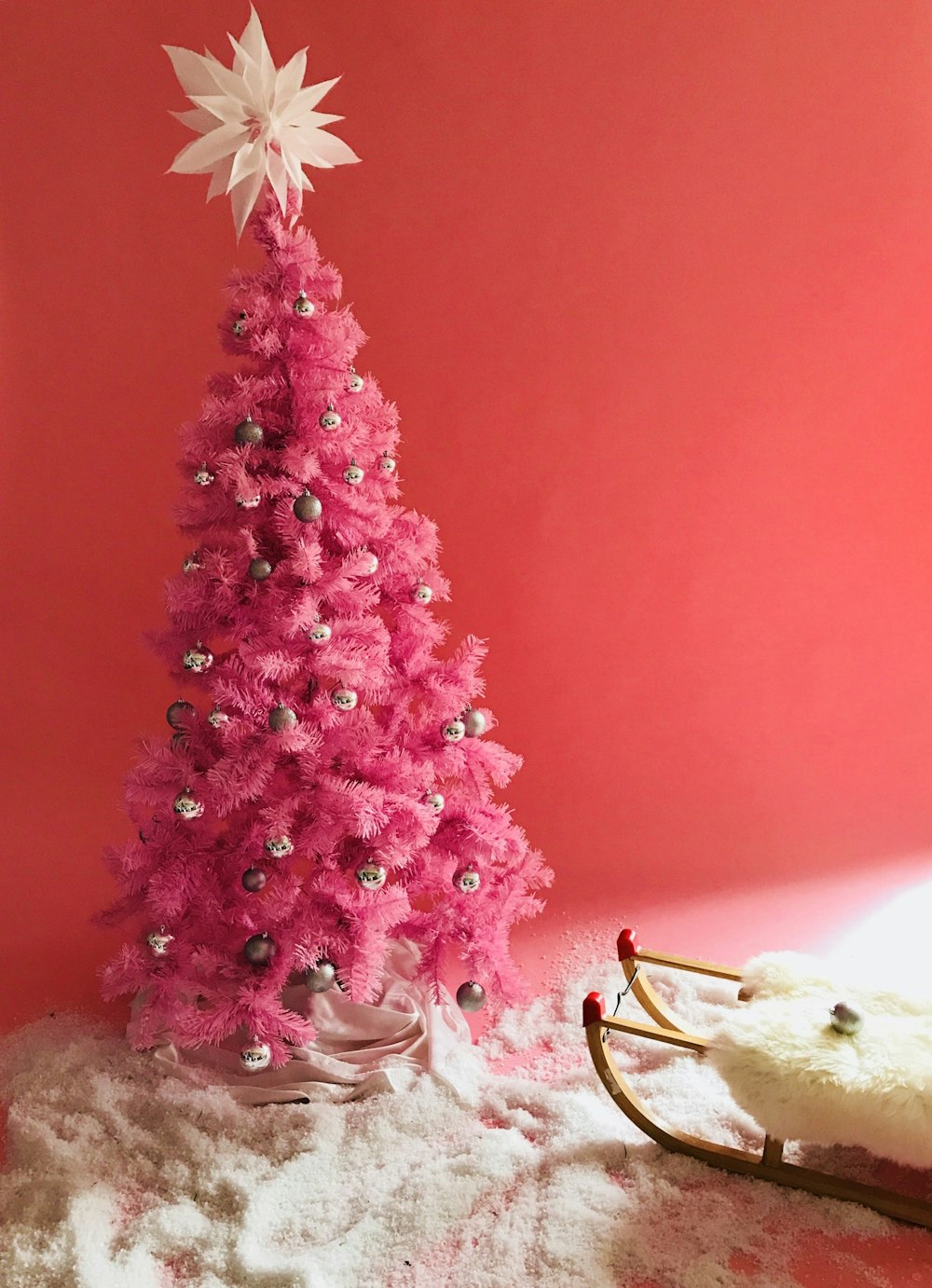 red Christmas tree decor