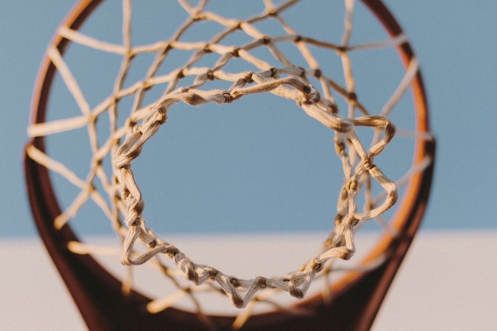 Low-Angle-Fotografie des Basketballkorbs