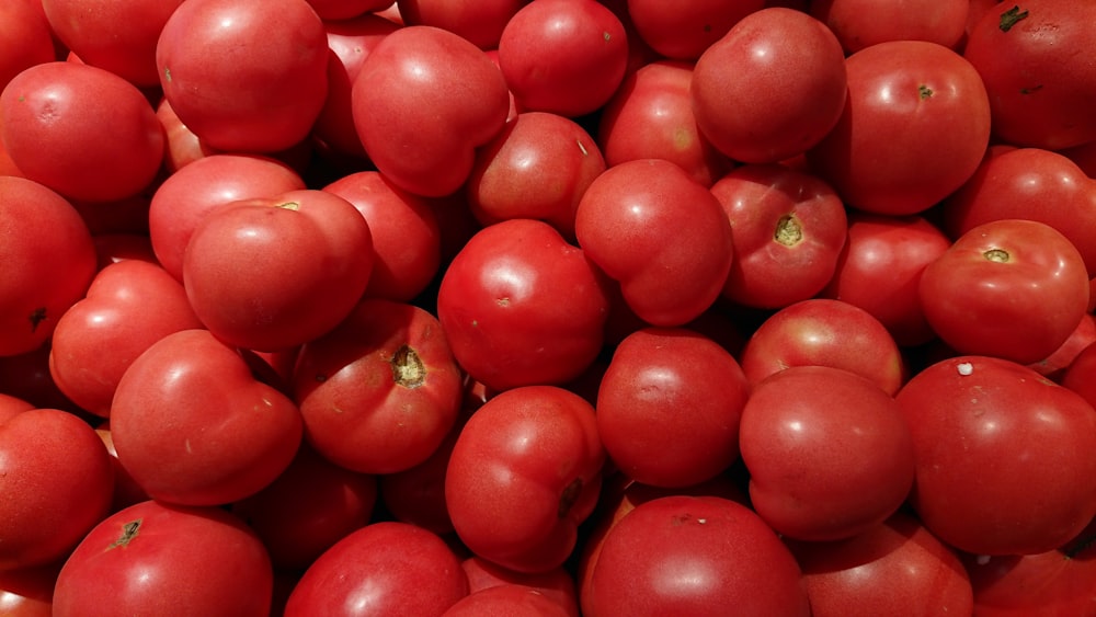 Haufen roter Tomaten