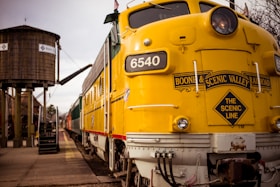 yellow Scenic valley train