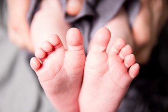 pieds nus de bébé