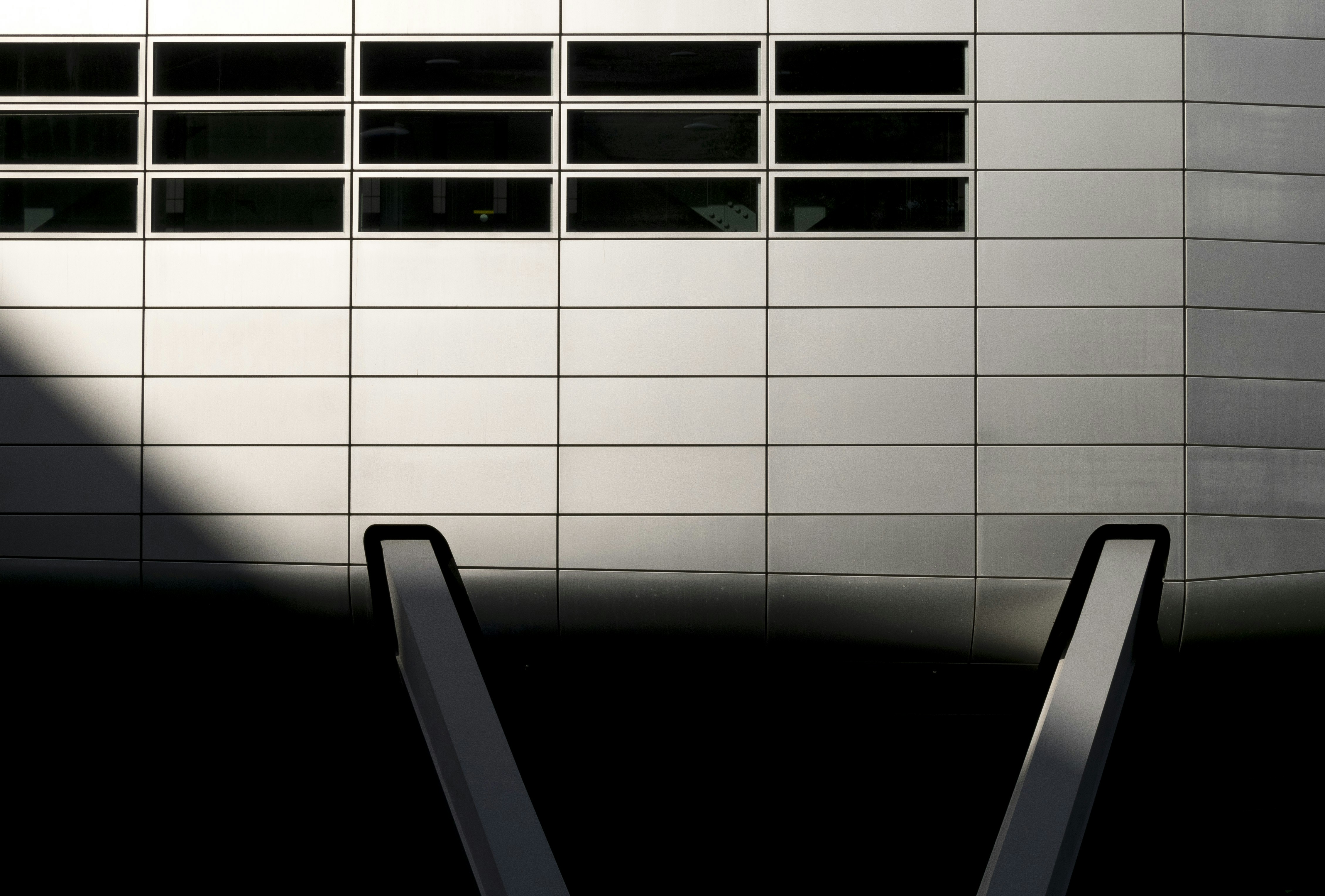 black and white bed linen