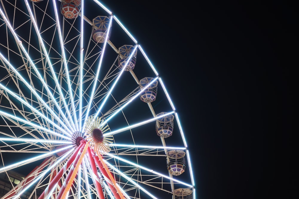 blue and red ferris wheel