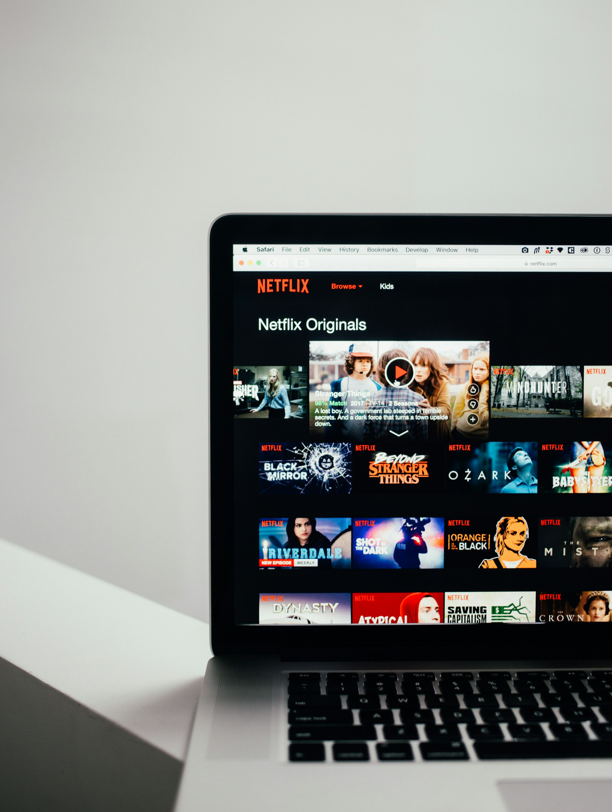 Netflix apresenta plano básico com anúncios