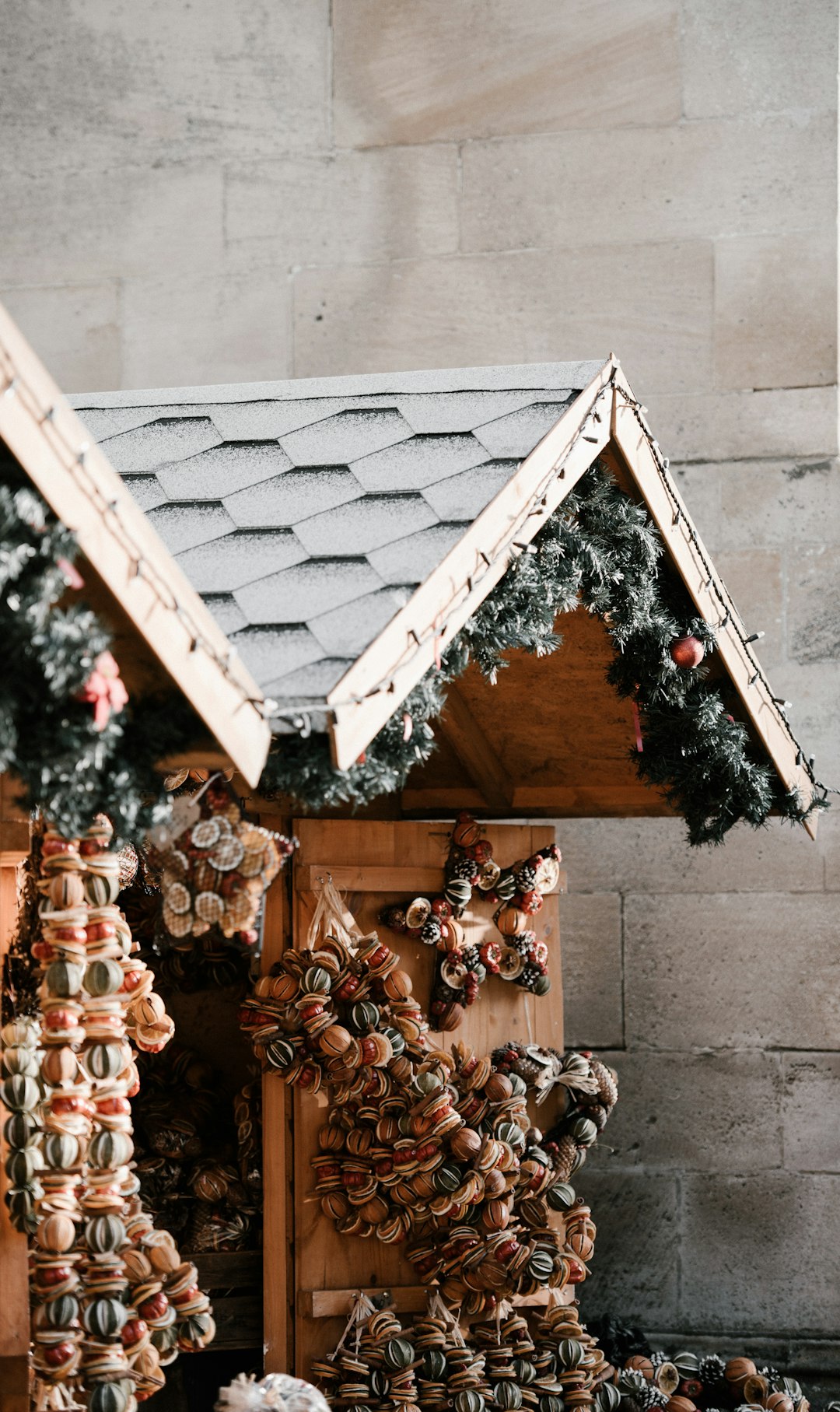 Holiday Marketing Strategies 34 | Rimshot Creative photo 1512114130928 337f9739b2c5?crop=entropy&cs=tinysrgb&fit=max&fm=jpg&ixid=M3wyMDM2MjN8MHwxfHNlYXJjaHw2fHxDaHJpc3RtYXMlMjBjb3VudGRvd24lMjBob2xpZGF5JTIwY2VsZWJyYXRpb24lMjBlbmdhZ2VtZW50JTIwc29jaWFsJTIwbWVkaWElMjBmZXN0aXZlJTIwY29tbXVuaXR5JTIwbWFya2V0aW5nJTIwYW50aWNpcGF0aW9ufGVufDB8fHx8MTczNDM4Njk5Nnww&ixlib=rb 4.0 | Rimshot Creative