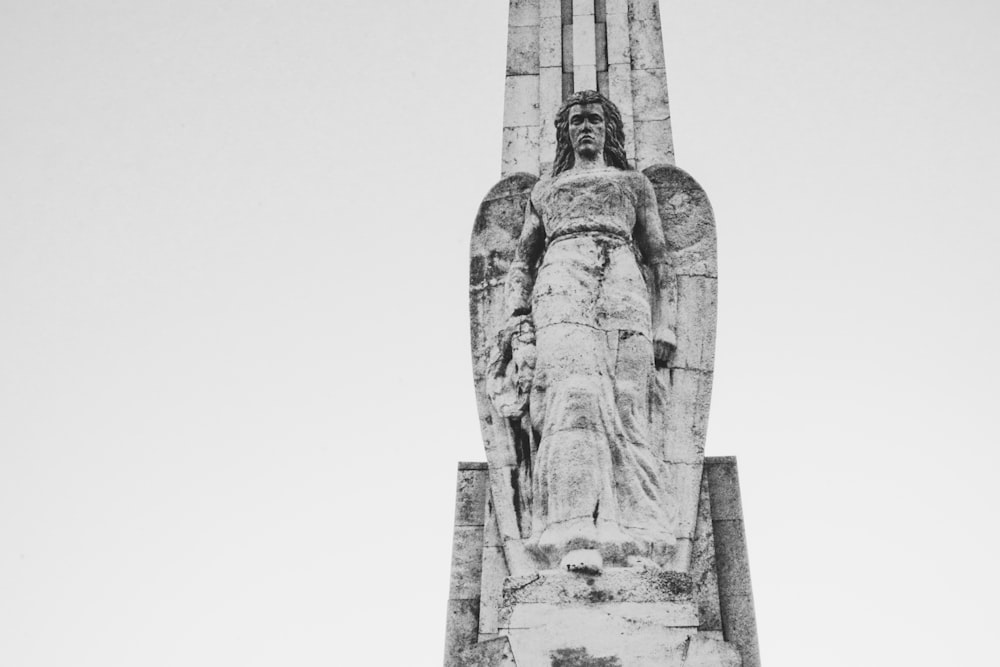 statue d’ange en béton