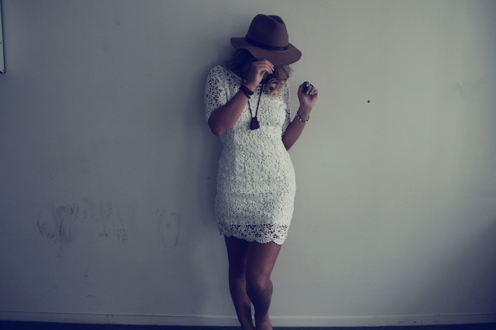 woman wearing 2-tone white floral dress