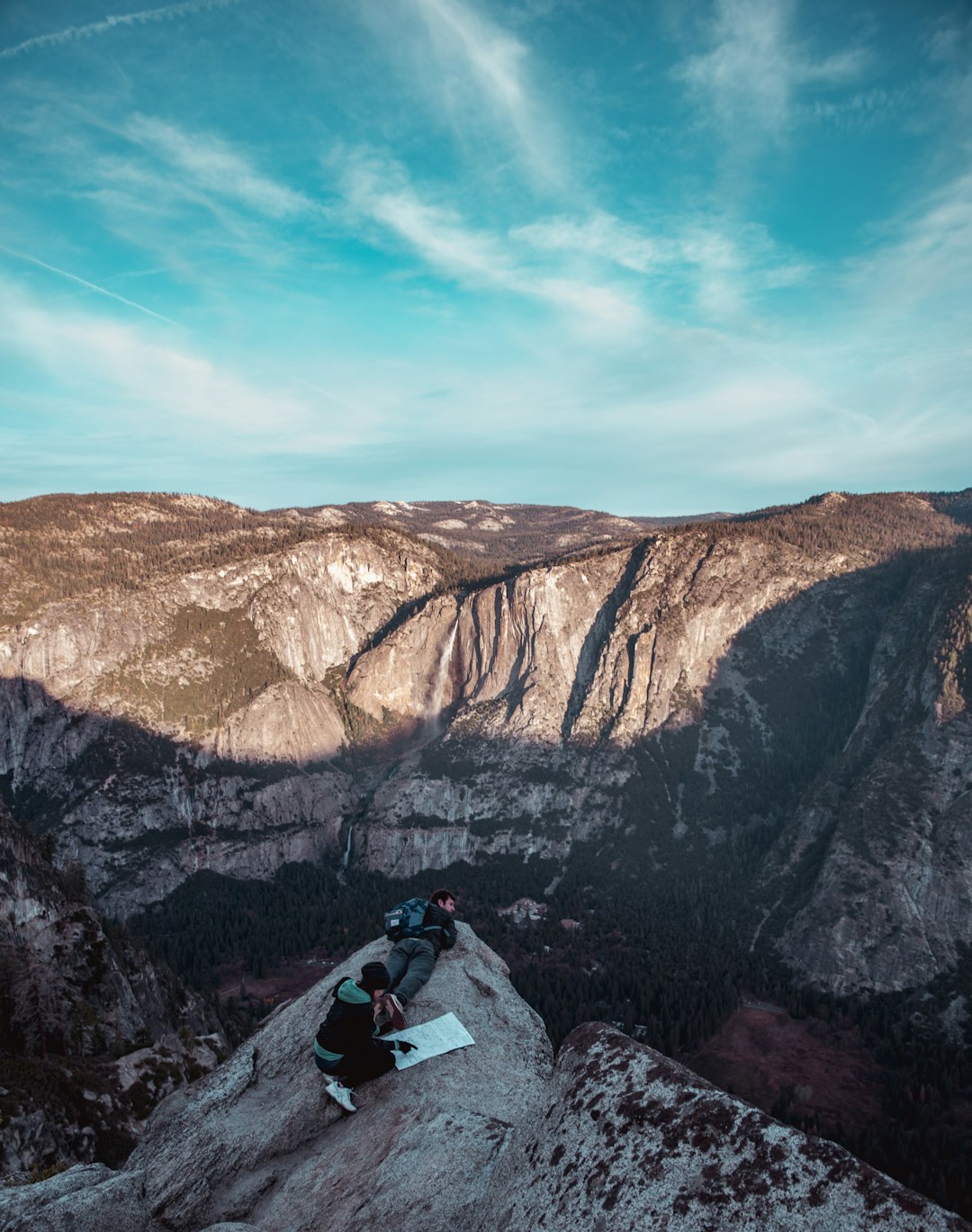 mountain rage view under blue sky during daytime