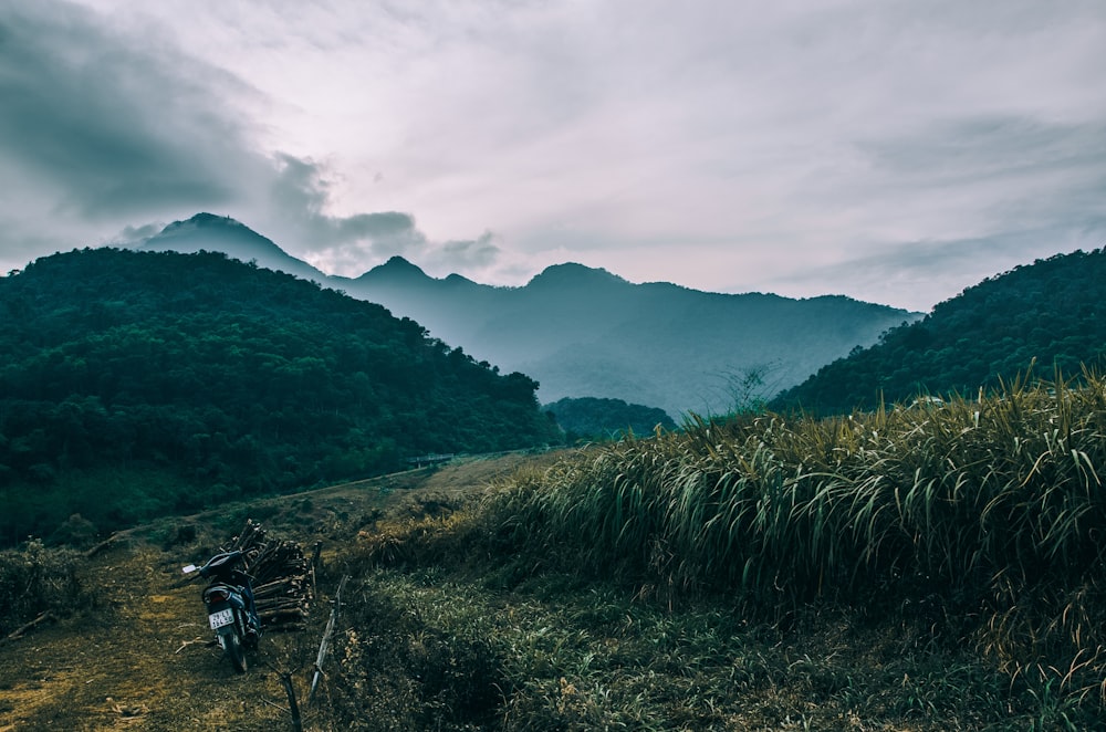 Moto en la montaña