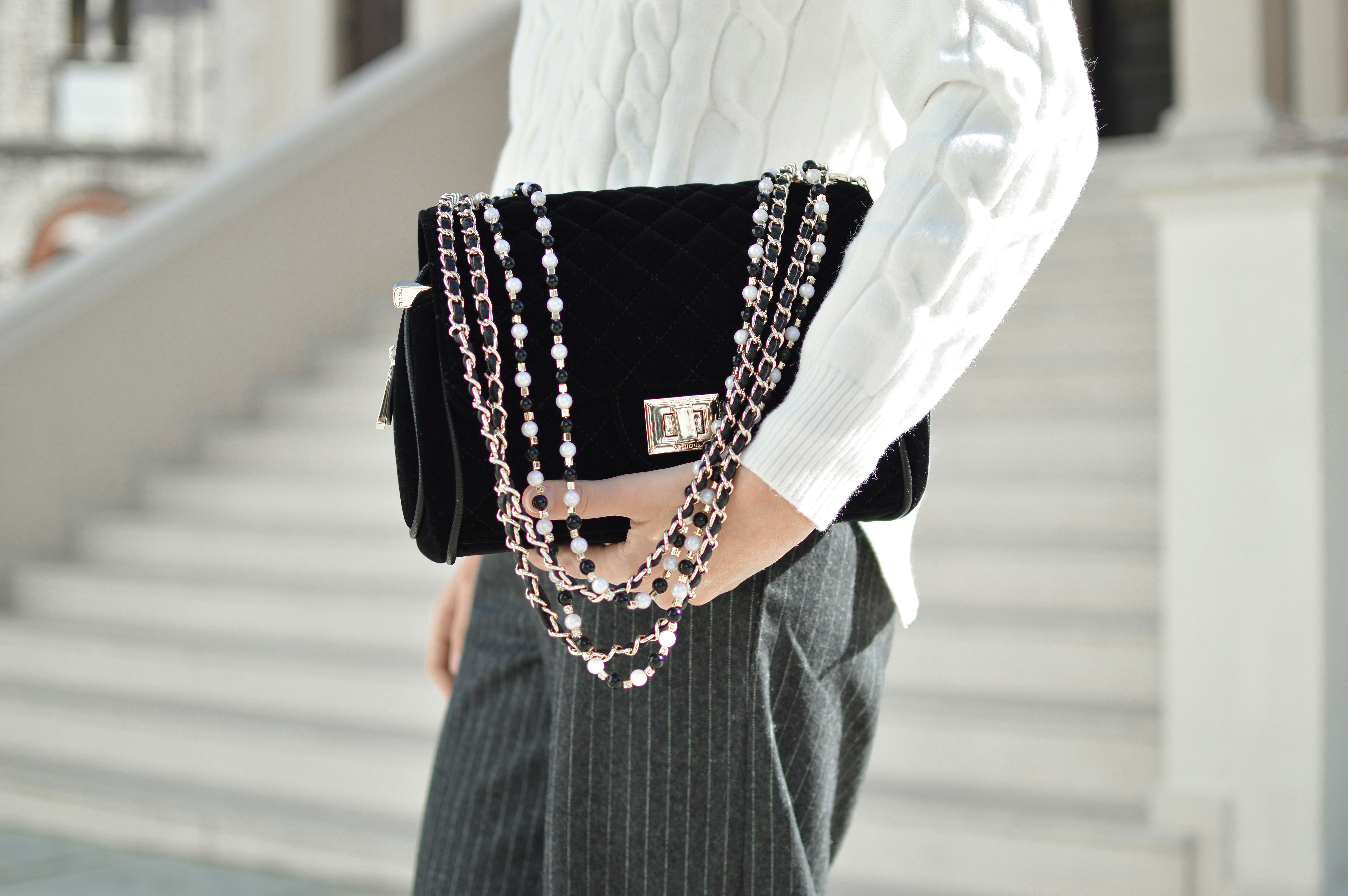 woman carrying a hand bag