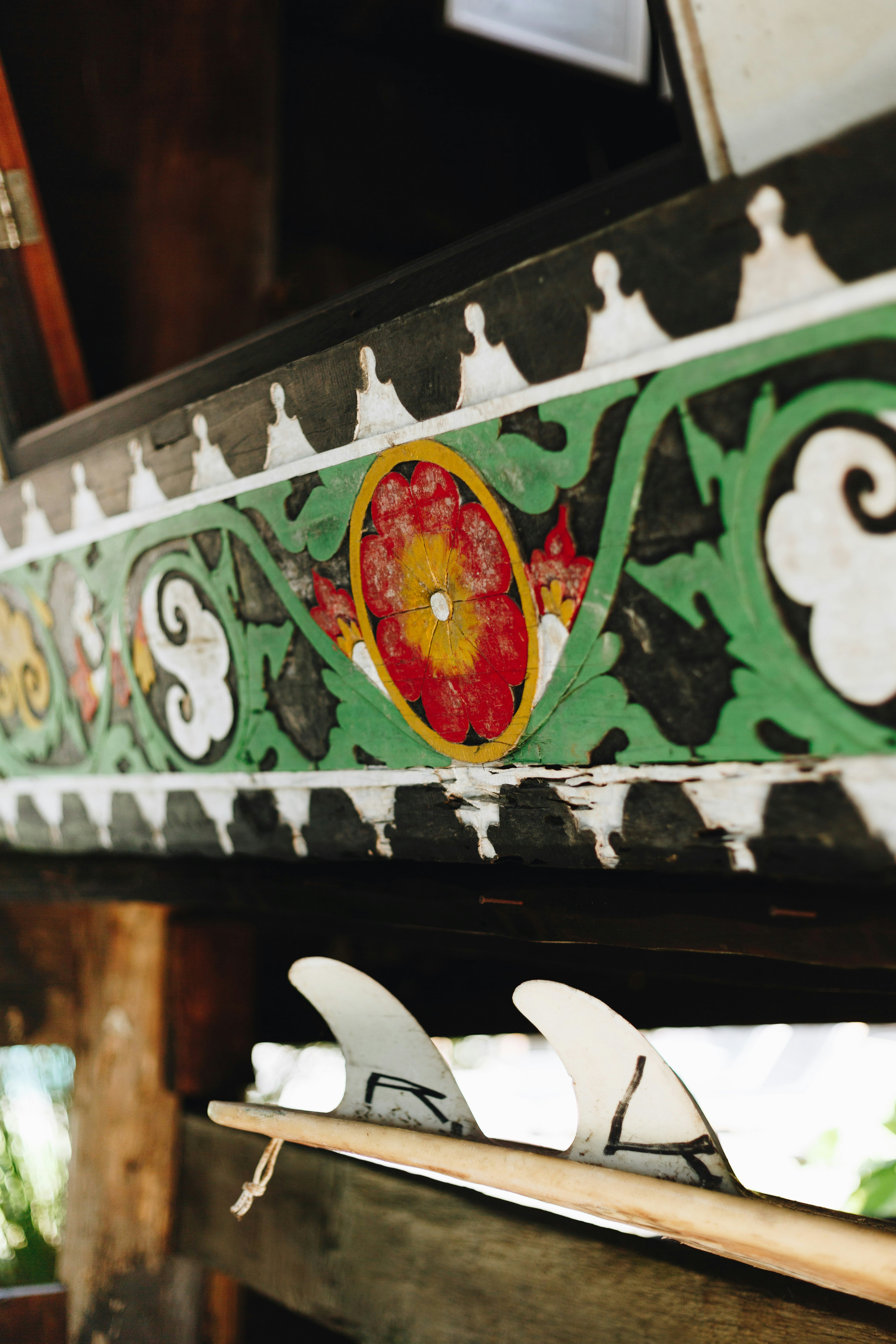 Decoración de tableros de madera negros, verdes y blancos