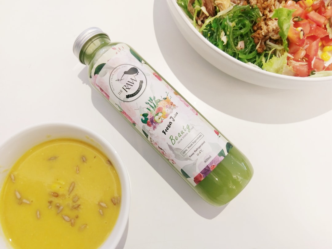 clear glass bottle,
