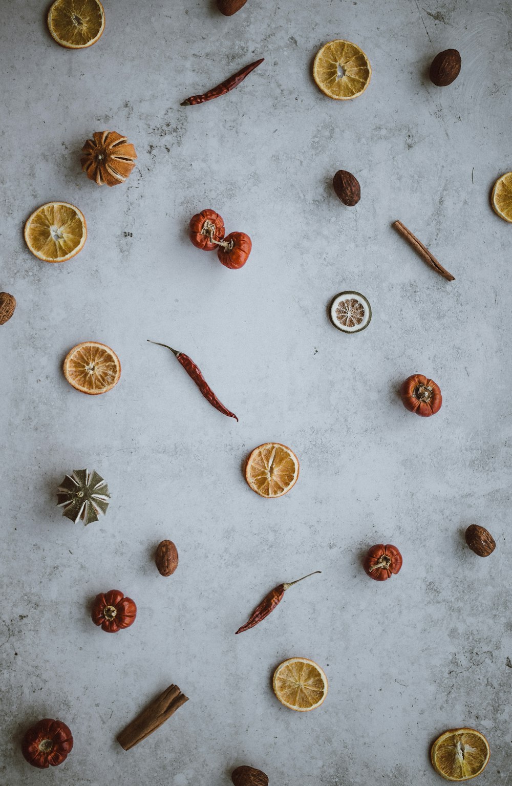 peperoncini, cannella e noce moscata