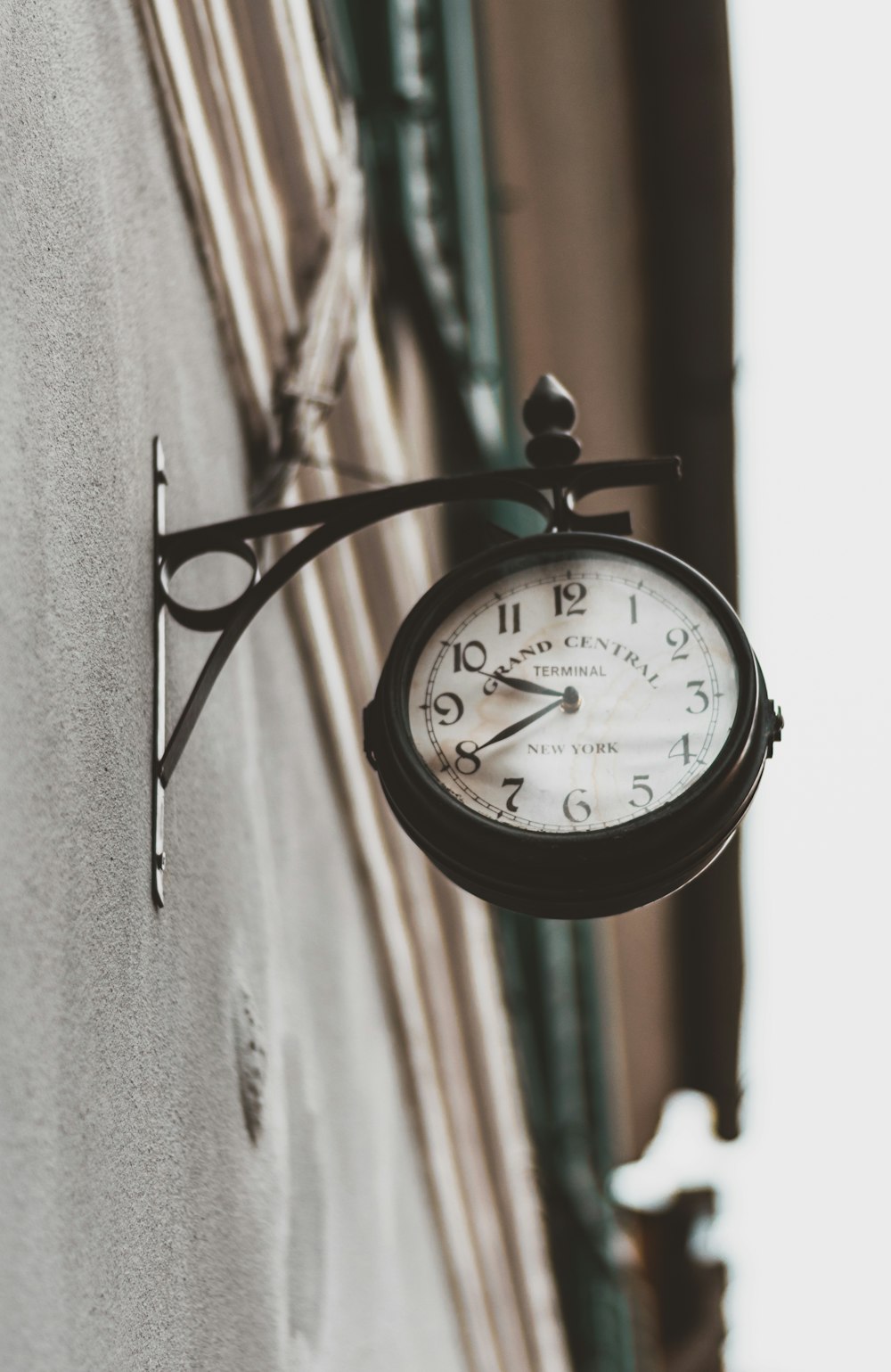 Reloj de estación negro