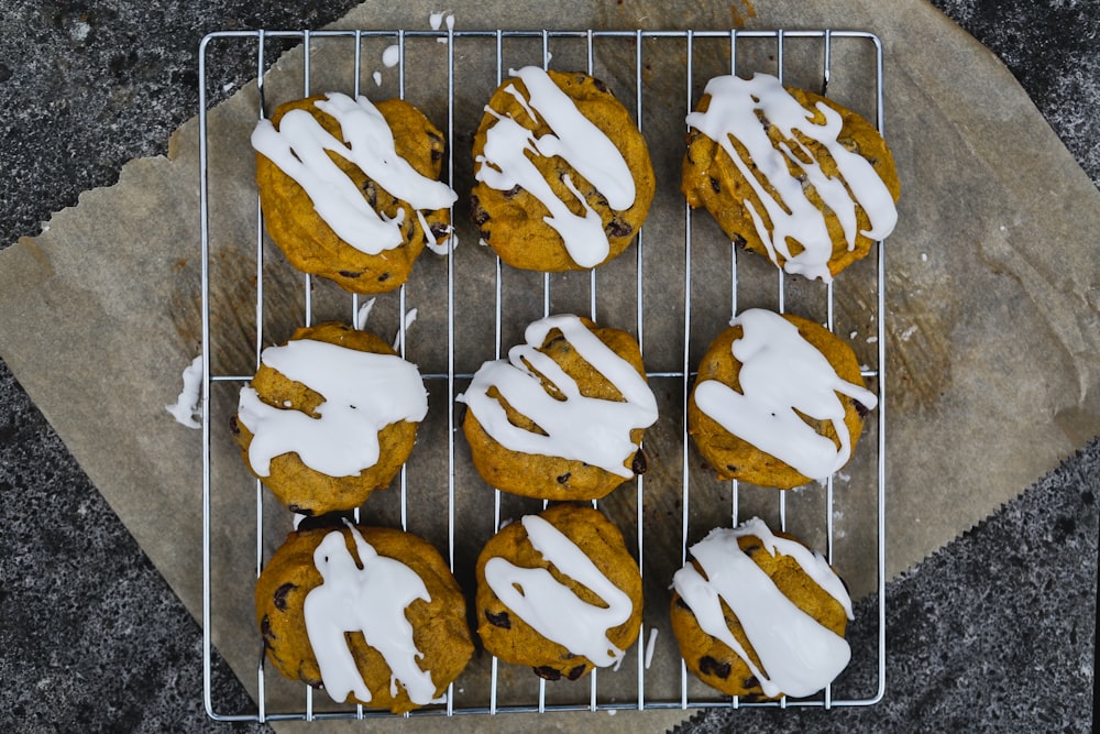 biscoitos com coberturas brancas