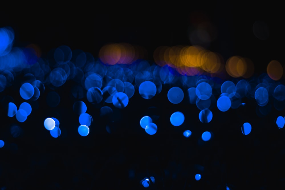 Photographie de lumières bokeh bleues et jaunes