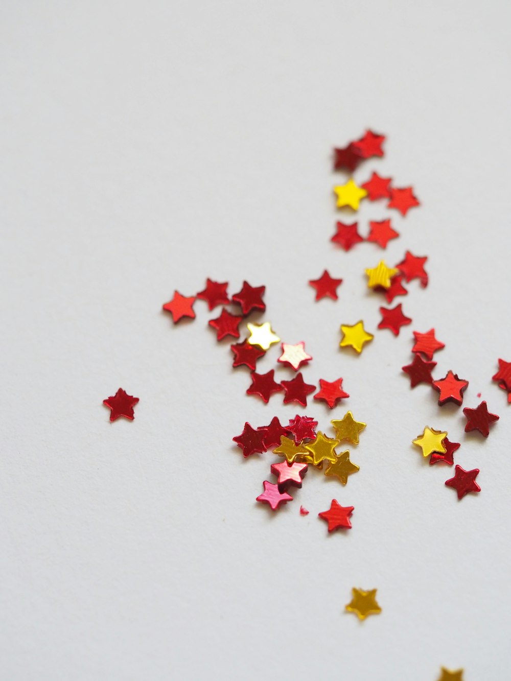 red and yellow star ornament lot