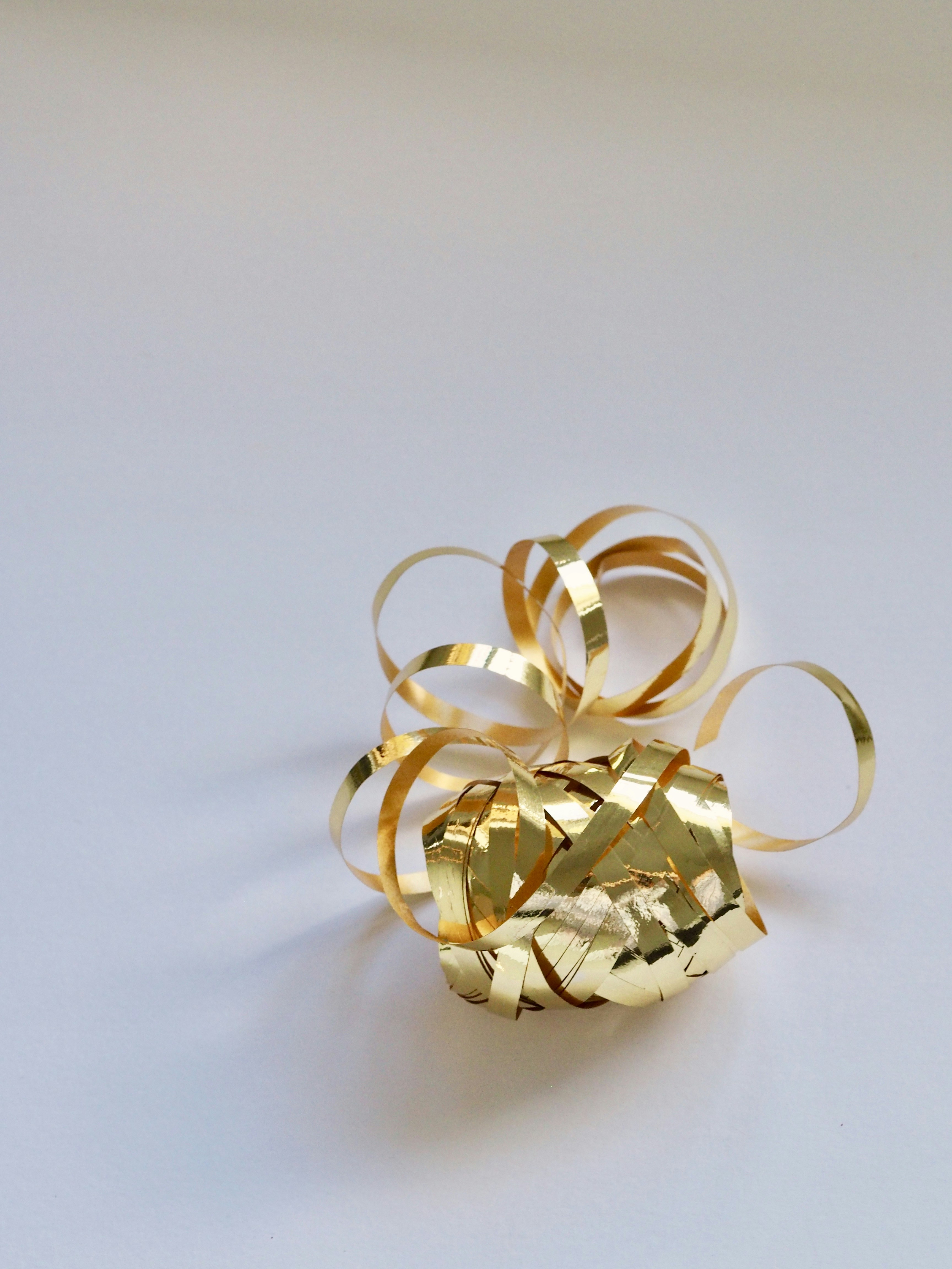 photo-1512542194577-1db2e4eef915?ixid=M3wxMjA3fDB8MXxzZWFyY2h8NDJ8fGdvbGQlMjBuZXdzfGVufDB8fHx8MTczMzc5MDgzNXww%5Cu0026ixlib=rb-4.0.3