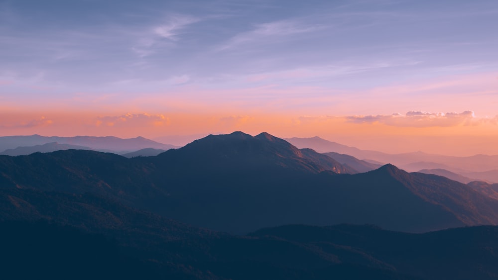 fotografia di paesaggio di montagne