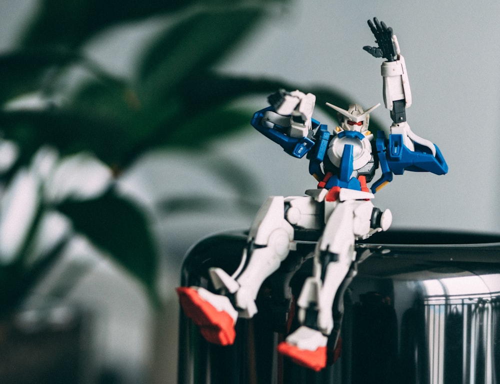 Figurine d’action Gundam sur