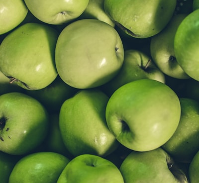 bunch of green apples