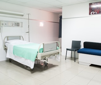 Intensive Care Units and Inpatient Division at Dareltebb hospital, Benha, Egypt