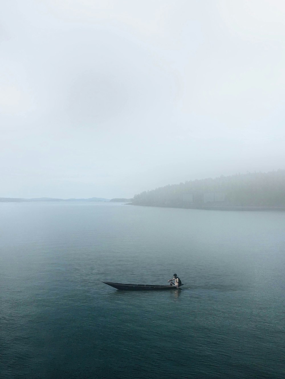 Foto einer Person auf dem Kanu