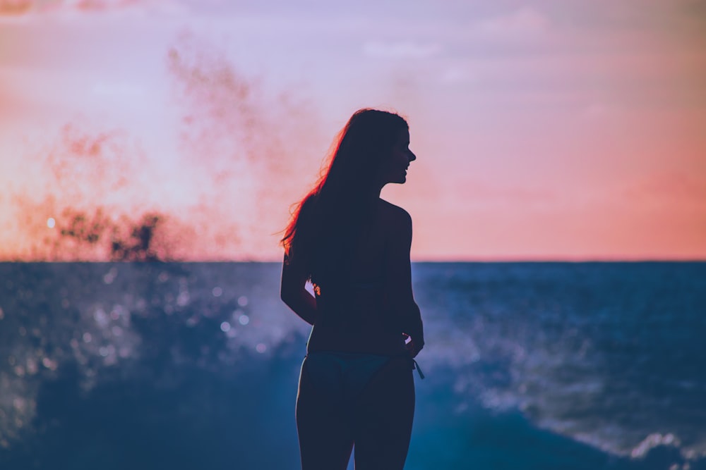 silhouette of a woman in focus photography