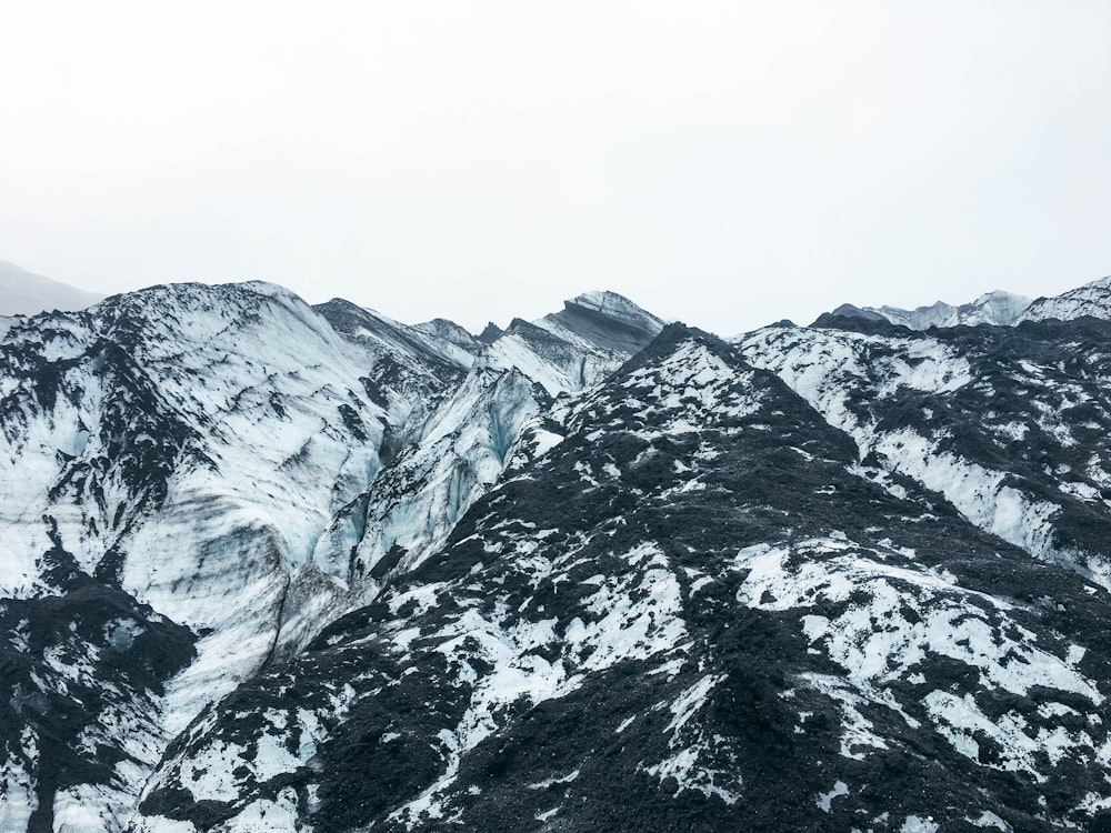 montanha coberta de neve