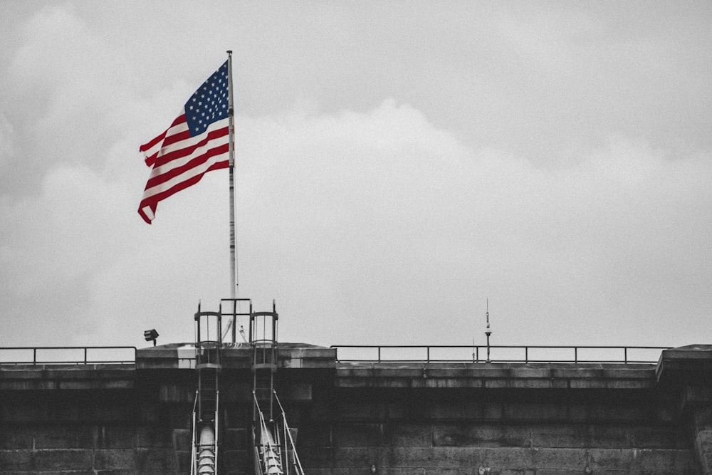 selektive Farbfotografie der US-Flagge