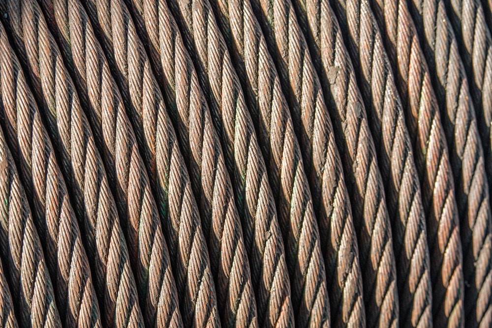 Fotografía de primer plano de cuerdas marrones