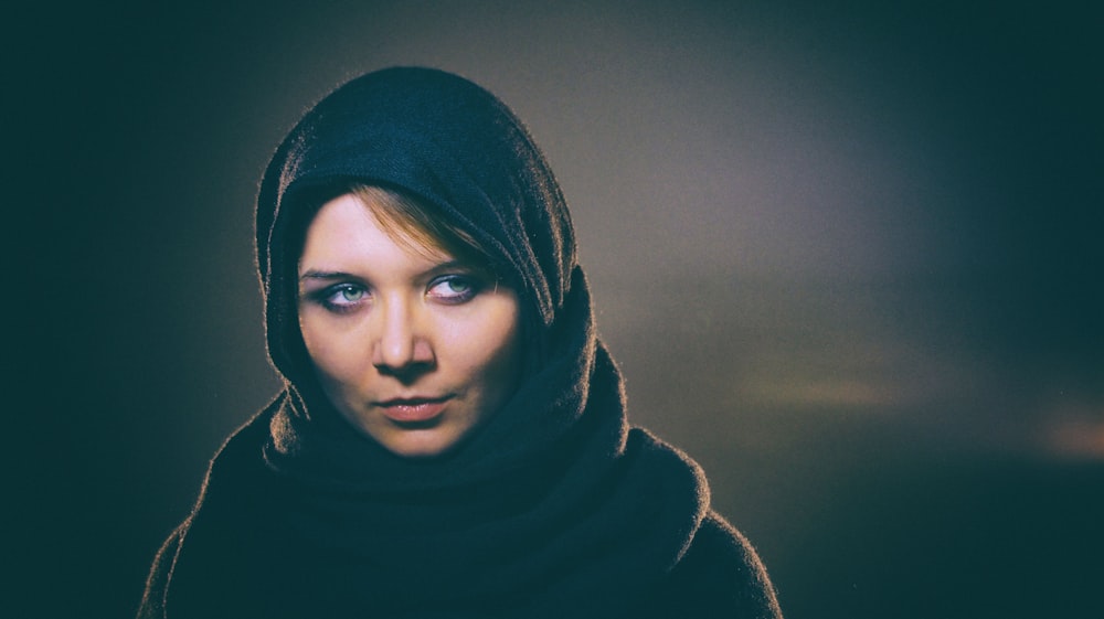 woman wearing black hijab