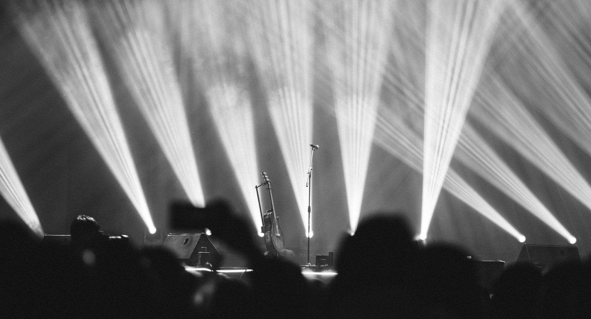 gray computer monitor