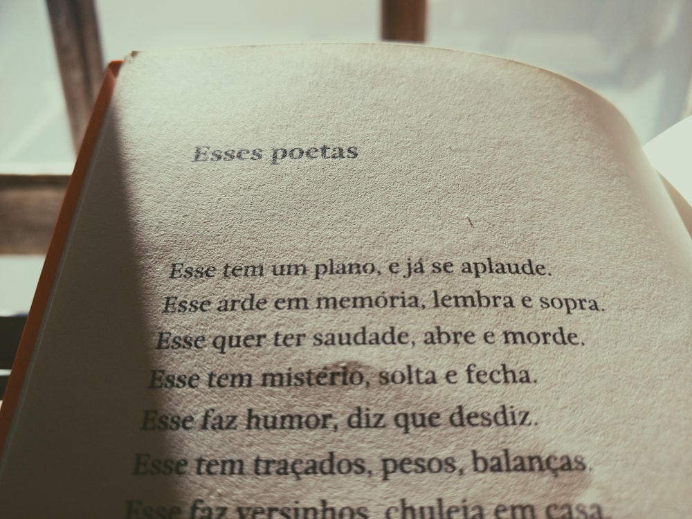 Esses Poetasの本の内容