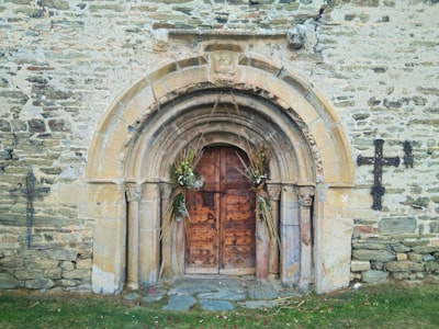 arch door with floral decoration